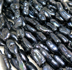 バロックパール 淡水真珠 ブラック～ダークブルー系 スティック 18～30mm×9～14mm（25連）
