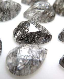 ブラックルチルクオーツ 天然石ルース ローズカット ペア カボション 【10×7mm】（50個）
