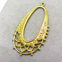 シャンデリア（ドロップ）（38mm×20mm）（真鍮ブラス・マットゴールドカラー）（25個）