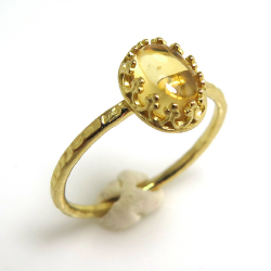 シトリン＜11月誕生石＞天然石・指輪ハンマードリング（カボションオーバル・8×6mm）（真鍮ブラス・ゴールドカラー）（1個）