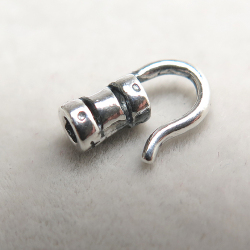 スターリングシルバー925/エンドキャップ・カツラ/フック（ラウンド・内径2.0mm）【いぶし】「SV925」（10個）