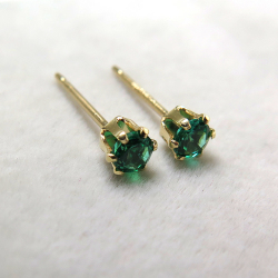 K18 エメラルド クロスデザインスタッドピアス Stylishwe 4.5カラット ヘイロー エメラルドカット スタッド ピアス