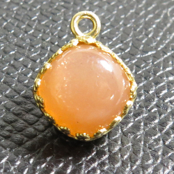 ピーチムーンストーン チャーム スクエア クッション天然石（ベゼル