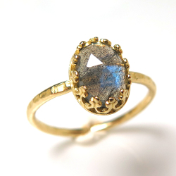 天然石ラブラドライト・ローズカット指輪ハンマードリング（カボションオーバル・8×6mm）（真鍮ブラス・ゴールドカラー）（1個）