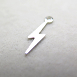 シルバーアクセサリーチャーム（ライトニングボルト・11×3.5mm）「SV925」（10個）