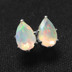 エチオピアンオパールピアス 天然石 ＜10月誕生石＞ 6×4mmペアシェイプ6本爪・スタッドピアス シルバー SV925（1ペア）