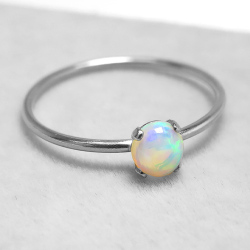 オパール 指輪 エチオピアンオパール 指輪 リング 天然石4mm（4本爪カボション