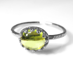 ペリドット ハンマードリング 指輪  天然石（カボションオーバル 横8×6mm）（真鍮ブラス・シルバーカラー）（1個）