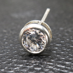 ラボグロウンダイヤモンド ピアス 合成ダイヤモンド HPHT  シルバーSV925ラウンド 5mm （片耳/1個）