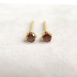 14kgf/2mmラウンド6本爪・スタッドピアス・天然石レッドダイヤモンド  