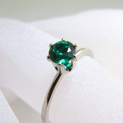 シルバーリング（指輪）合成石エメラルド＜5月誕生石＞（AAA）5mm  