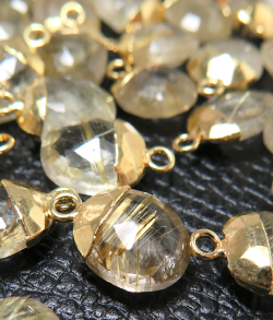 ルチルクオーツ 天然石チャーム・ペンダントトップ ドロップ オーバル