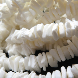 シェルチップビーズ 貝殻 ホワイト 19センチ（10本）