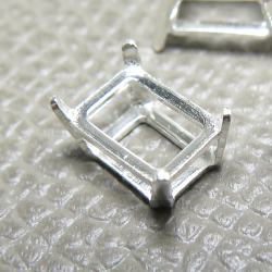 シルバー 925 石座・石枠・空枠 金具 パーツ オクタゴン エメラルドカット 7×5mm 4本爪（50個）
