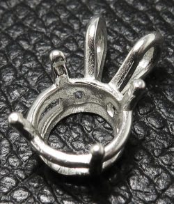 石枠 空枠 ペンダントトップ 4本爪 ラウンド 7mm（真鍮ブラス