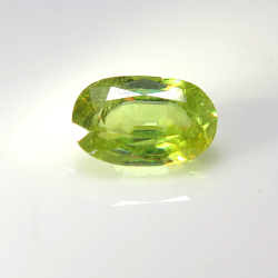 スフェーン 天然石ルース 裸石 ロシア産/非加熱 オーバル【7.5×4.8×3.5mm】ファセットカット（1個）