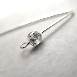 シルバー925パーツ/ロングＶシェイプピアス（CZ4mm）（25ペア）