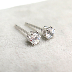 ホワイトジルコン ピアス 天然石(カンボジア産)6本爪ポストピアス（ラウンド3mm）シルバーSV925 1ペア