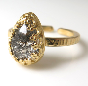 ブラックルチルクオーツ リング 指輪 天然石（カボション ローズカット ペアシェイプ・10×7mm）（真鍮ブラス・ゴールドカラー）