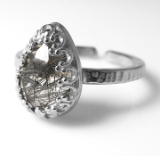 ブラックルチルクオーツ 指輪 リング 指輪 天然石（カボション ローズカット ペアシェイプ・10×7mm）（真鍮ブラス・シルバーカラー）