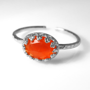 カーネリアンリング 指輪 ローズカット＜7月誕生石＞ （カボションオーバル横8×6mm）（真鍮ブラス・シルバーカラー）（1個）