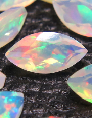 エチオピアンオパール（エチオピア・ウェロ州産）天然石ルース マーキス【6×3mm】ファセットカット（3個）