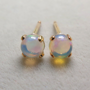 カボションピアス（天然石エチオピアンオパール＜10月誕生石＞ 4mm）「ゴールドフィルド（14kgf）」（1ペア）