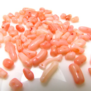 コーラル 珊瑚（染・ピンク）粒売り 20g（60粒前後） さざれチップビーズ（1個）