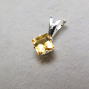 シルバーアクセサリー/ペンダントトップ天然石シトリン＜11月誕生石＞（スクエア4mm）「sv925」（1個）