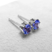 タンザナイトピアス 天然石＜12月誕生石＞6本爪ポストピアス（ラウンド4mm）SV925シルバー（1ペア）