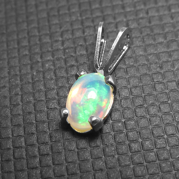 エチオピアンオパール ペンダントトップ 天然石（ウェロ州産）＜10月誕生石＞カボションオーバル6×4mm シルバーSV925（1個）
