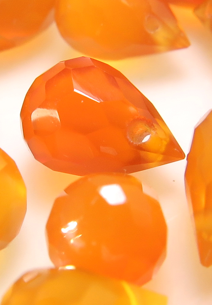 オレンジ カルセドニー 天然石ビーズ ブリオレット ルース 【ティアドロップカット 6×4mm 横穴 しずく】 （50個）