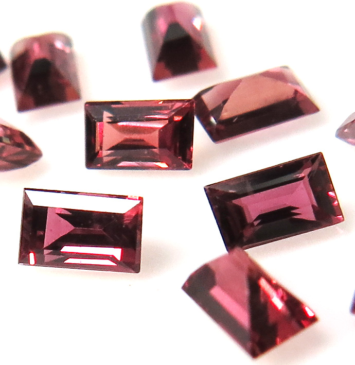 ルビー 天然石ルース モザンビーク産/加熱 バゲットカット・マシン【3×1.8mm】ファセット（25個）