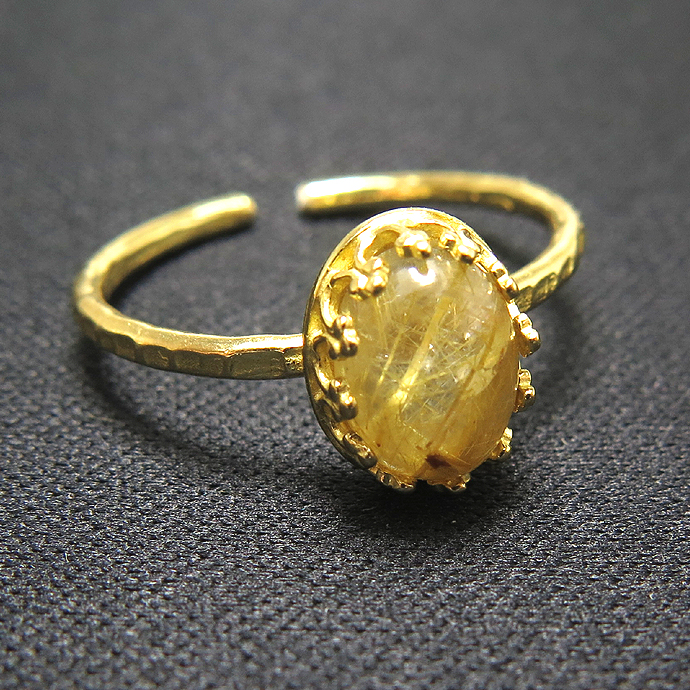 天然石ルチルクオーツ・指輪ハンマードリング（カボションオーバル・8×6mm）（真鍮ブラス・ゴールドカラー）（1個）