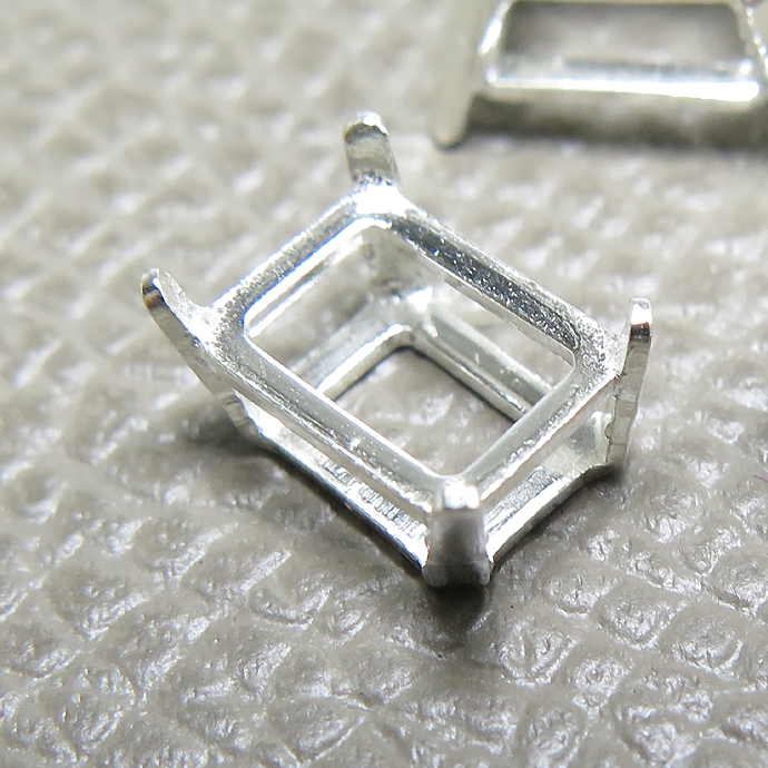 シルバー 925 石座・石枠・空枠 金具 パーツ オクタゴン エメラルドカット 7×5mm 4本爪（50個）
