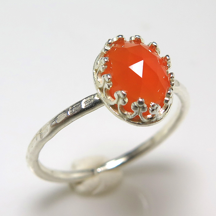 天然石カーネリアン ローズカット 指輪ハンマードリング＜7月誕生石＞（カボションオーバル・8×6mm）（真鍮ブラス・シルバーカラー）（1個）