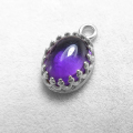 アメジスト＜2月誕生石＞(アフリカ) 天然石・ペンダントクラウン（ベゼルセッティング/カボション）（オーバル・10×8mm）（真鍮ブラス・シルバーカラー）（1個）