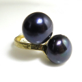淡水パール（真珠）指輪リング/ハンマード（ボタン・ダークブルー～ブラック系12mm×2）（真鍮ブラス・ゴールドカラー）（1個）