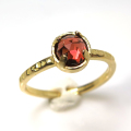 天然石リング 指輪 ガーネット（モザンビーク） ローズカット ハンマードリング（4本爪 カボション ラウンド 5mm）（真鍮ブラス・ゴールドカラー）