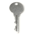 キーチャーム 鍵 key charm 33mm×15mm 真鍮 アンティークシルバーカラー（6個）