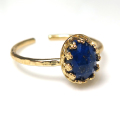天然石ラピスラズリ＜12月誕生石＞・ローズカット指輪ハンマードリング（カボションオーバル・8×6mm）（真鍮ブラス・ゴールドカラー）（1個）