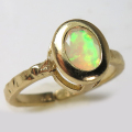 エチオピアンオパール指輪  リング 天然石 7×5mm オーバル ＜10月誕生石＞真鍮ブラス・ゴールドカラー（1個）