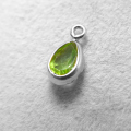 ペリドット 天然石ペンダント トップ チャーム＜8月誕生石＞ ペア6×4mmシルバー SV925 ベゼル（1個）