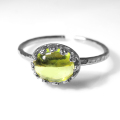 ペリドット ハンマードリング 指輪  天然石（カボションオーバル 横8×6mm）（真鍮ブラス・シルバーカラー）（1個）