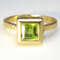 ペリドット 指輪 天然石 リング スクエア 四角 6mm 真鍮ブラス・ゴールドカラー 1個