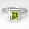 ペリドット 指輪 天然石 リング スクエア 四角 6mm 真鍮ブラス・シルバーカラー 1個