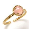 天然石リング 指輪 ピンクカルセドニー  ローズカット ハンマードリング（4本爪 カボション ラウンド 6mm）（真鍮ブラス・ゴールドカラー）