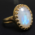 天然石指輪 レインボームーンストーン（カボションオーバル14×10mm）（真鍮ブラス・ゴールドカラー）