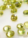スフェーン 天然石 ルース マダガスカル産/非加熱 【2mm】ファセットカット（8個）