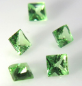 グリーンガーネット・ツァボライト(タンザニア・非加熱)スクエア【2.2mm】ファセットカット（6個）